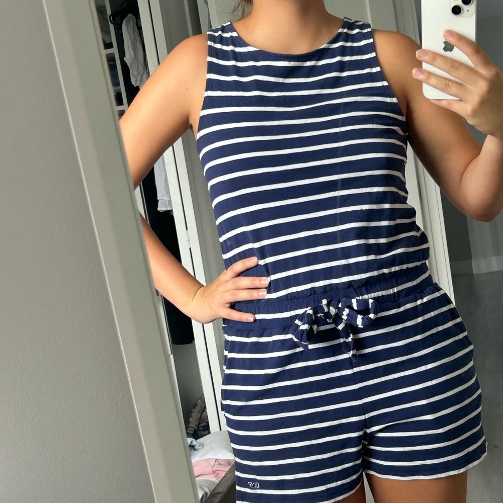 Navy romper with white stripes🐟